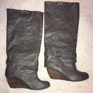 Women’s size 8 blowfish tall grey boots with heel
